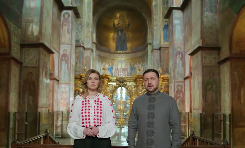 "Віримо і творимо дива": Зеленський з дружиною привітав українців з Великоднем